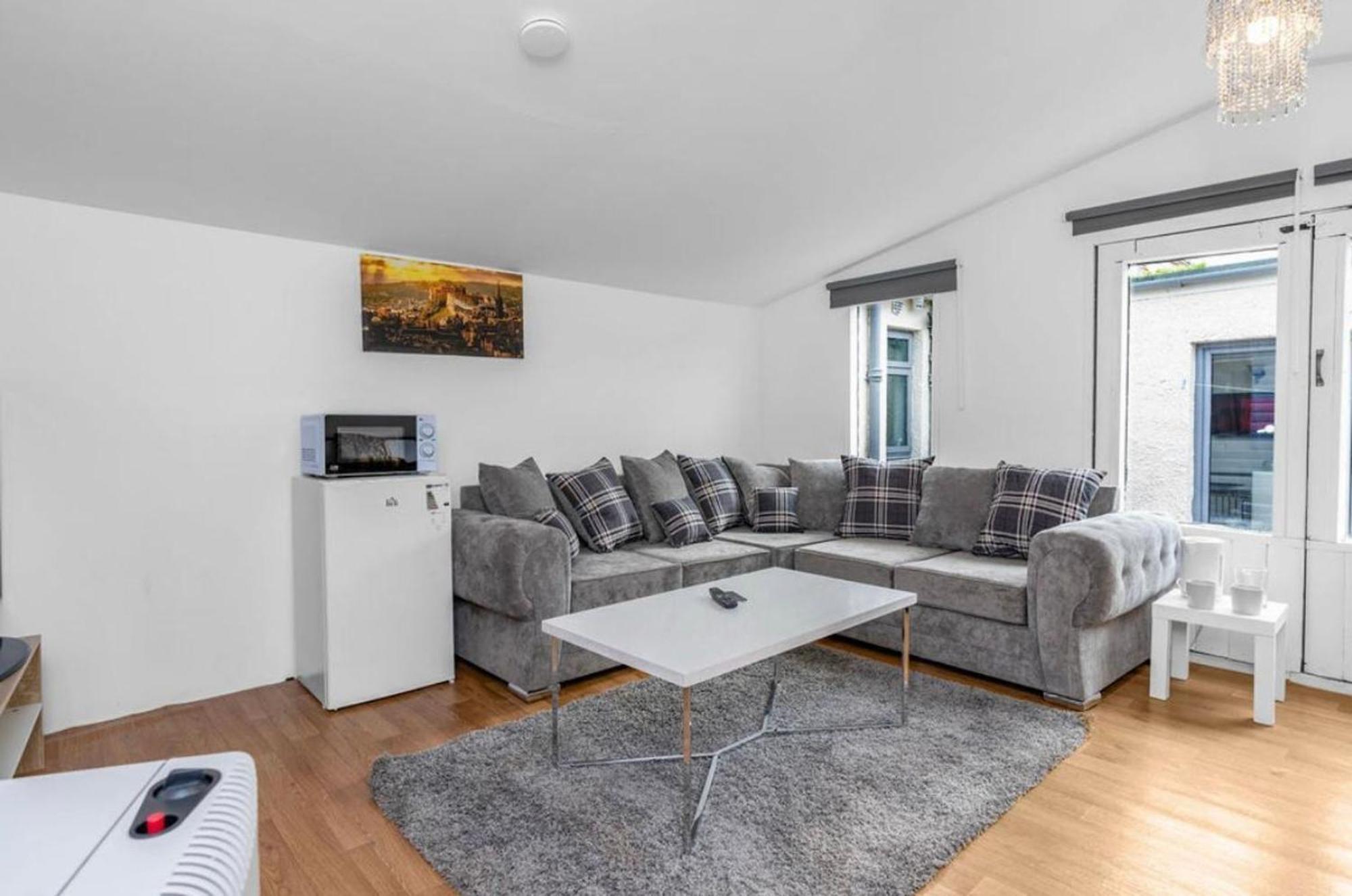 Charming Edinburgh Guest Room With Private Entrance 5 Min Buses To City Centre Gasthof