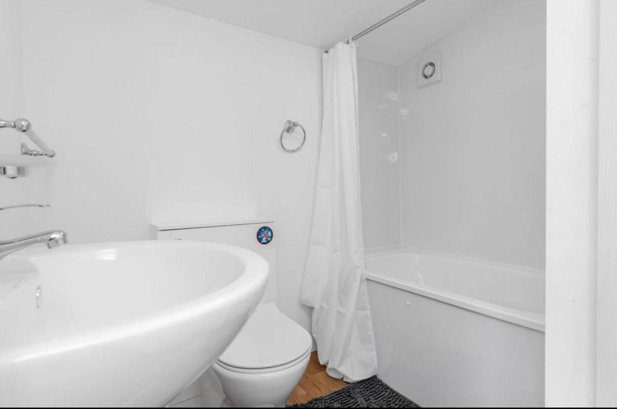 Charming Edinburgh Guest Room With Private Entrance 5 Min Buses To City Centre *